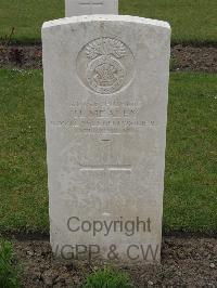 Guards Cemetery Windy Corner Cuinchy - Mealey, H