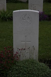 Guards Cemetery Windy Corner Cuinchy - Mears, Arthur George