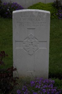 Guards Cemetery Windy Corner Cuinchy - Midgley, J W