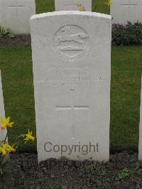 Guards Cemetery Windy Corner Cuinchy - Moore, G
