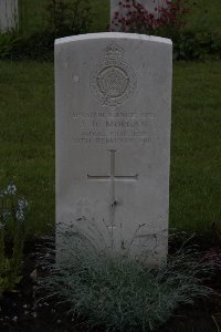 Guards Cemetery Windy Corner Cuinchy - Morgan, J D