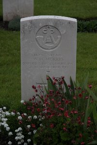 Guards Cemetery Windy Corner Cuinchy - Morris, W H