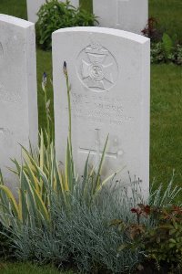 Guards Cemetery Windy Corner Cuinchy - Morris, W T