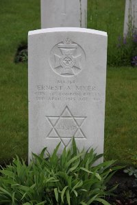 Guards Cemetery Windy Corner Cuinchy - Myer, Ernest Alex