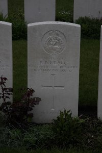 Guards Cemetery Windy Corner Cuinchy - Neale, Ernest Reginald