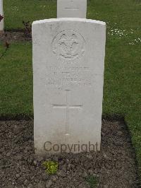 Guards Cemetery Windy Corner Cuinchy - Negus, R
