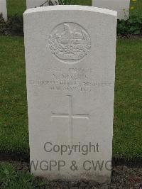 Guards Cemetery Windy Corner Cuinchy - Norris, A