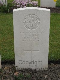 Guards Cemetery Windy Corner Cuinchy - Owen, C