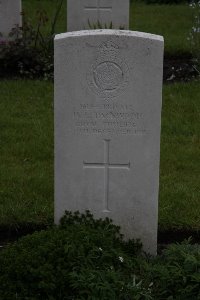 Guards Cemetery Windy Corner Cuinchy - Packwood, H L