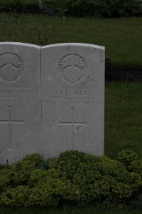 Guards Cemetery Windy Corner Cuinchy - Pashley, Joseph Frank