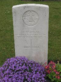Guards Cemetery Windy Corner Cuinchy - Pearson, M
