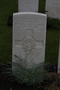 Guards Cemetery Windy Corner Cuinchy - Petts, W H