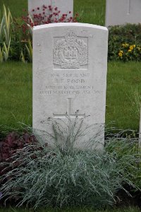 Guards Cemetery Windy Corner Cuinchy - Podd, John Edmund