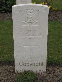 Guards Cemetery Windy Corner Cuinchy - Poultney, W