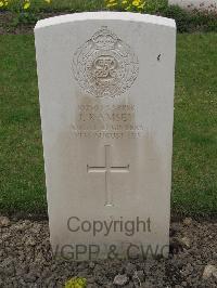 Guards Cemetery Windy Corner Cuinchy - Ramsey, J