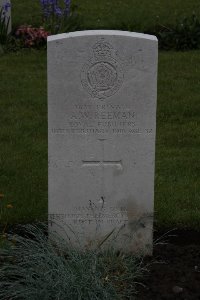 Guards Cemetery Windy Corner Cuinchy - Reeman, Alfred William