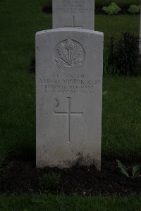 Guards Cemetery Windy Corner Cuinchy - Reid, Albert Victor