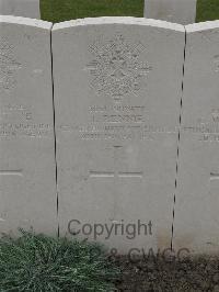 Guards Cemetery Windy Corner Cuinchy - Rennie, J