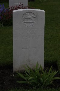 Guards Cemetery Windy Corner Cuinchy - Rix, Robert J.