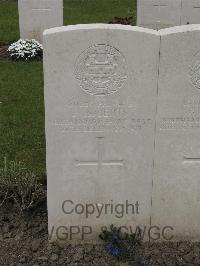 Guards Cemetery Windy Corner Cuinchy - Roberts, F