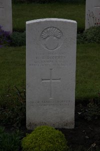Guards Cemetery Windy Corner Cuinchy - Roberts, Harold Richard