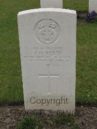 Guards Cemetery Windy Corner Cuinchy - Roberts, Pryce
