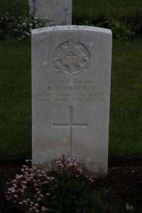 Guards Cemetery Windy Corner Cuinchy - Roberts, R H