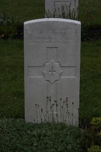 Guards Cemetery Windy Corner Cuinchy - Roper, W A