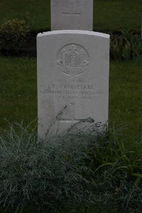 Guards Cemetery Windy Corner Cuinchy - Runham, R J