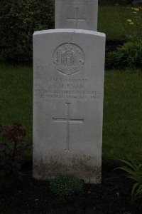 Guards Cemetery Windy Corner Cuinchy - Ryan, S M