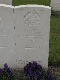 Guards Cemetery Windy Corner Cuinchy - Sinclair, J