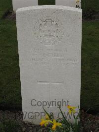 Guards Cemetery Windy Corner Cuinchy - Sinfield, Frank