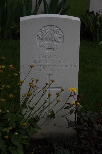 Guards Cemetery Windy Corner Cuinchy - Slacke, Roger Cecil