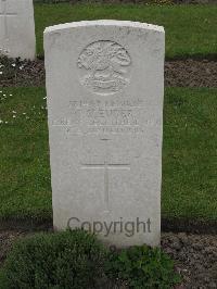 Guards Cemetery Windy Corner Cuinchy - Slender, C