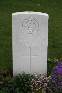 Guards Cemetery Windy Corner Cuinchy - Smalley, J E