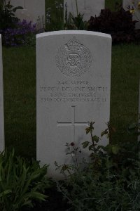 Guards Cemetery Windy Corner Cuinchy - Smith, Percy Devine