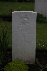 Guards Cemetery Windy Corner Cuinchy - Smith, W T