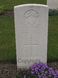 Guards Cemetery Windy Corner Cuinchy - Stevens, G