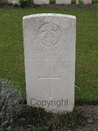 Guards Cemetery Windy Corner Cuinchy - Taberner, P