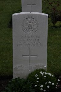 Guards Cemetery Windy Corner Cuinchy - Taylor, A J