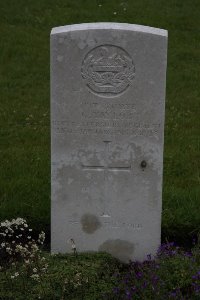 Guards Cemetery Windy Corner Cuinchy - Taylor, G