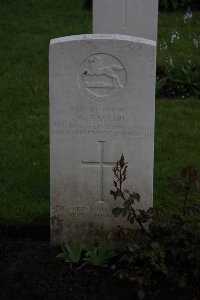 Guards Cemetery Windy Corner Cuinchy - Taylor, Walter