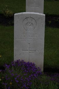 Guards Cemetery Windy Corner Cuinchy - Tearle, A E