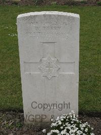 Guards Cemetery Windy Corner Cuinchy - Terry, W