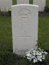 Guards Cemetery Windy Corner Cuinchy - Thirlwall, J