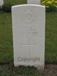 Guards Cemetery Windy Corner Cuinchy - Thom, G