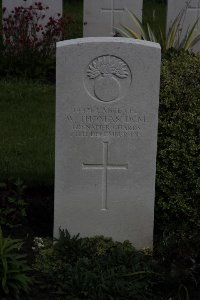 Guards Cemetery Windy Corner Cuinchy - Thomas, W