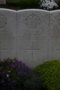 Guards Cemetery Windy Corner Cuinchy - Thomson, W