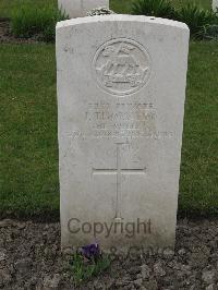 Guards Cemetery Windy Corner Cuinchy - Thornton, J