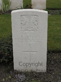 Guards Cemetery Windy Corner Cuinchy - Tierney, S